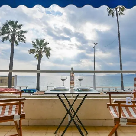 Large On The Seafront شقة *