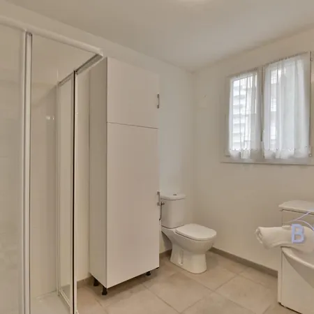 Large On The Seafront * Antibes