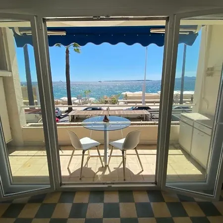 Large On The Seafront شقة أنتيب