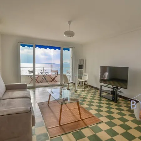 Large On The Seafront Apartamento